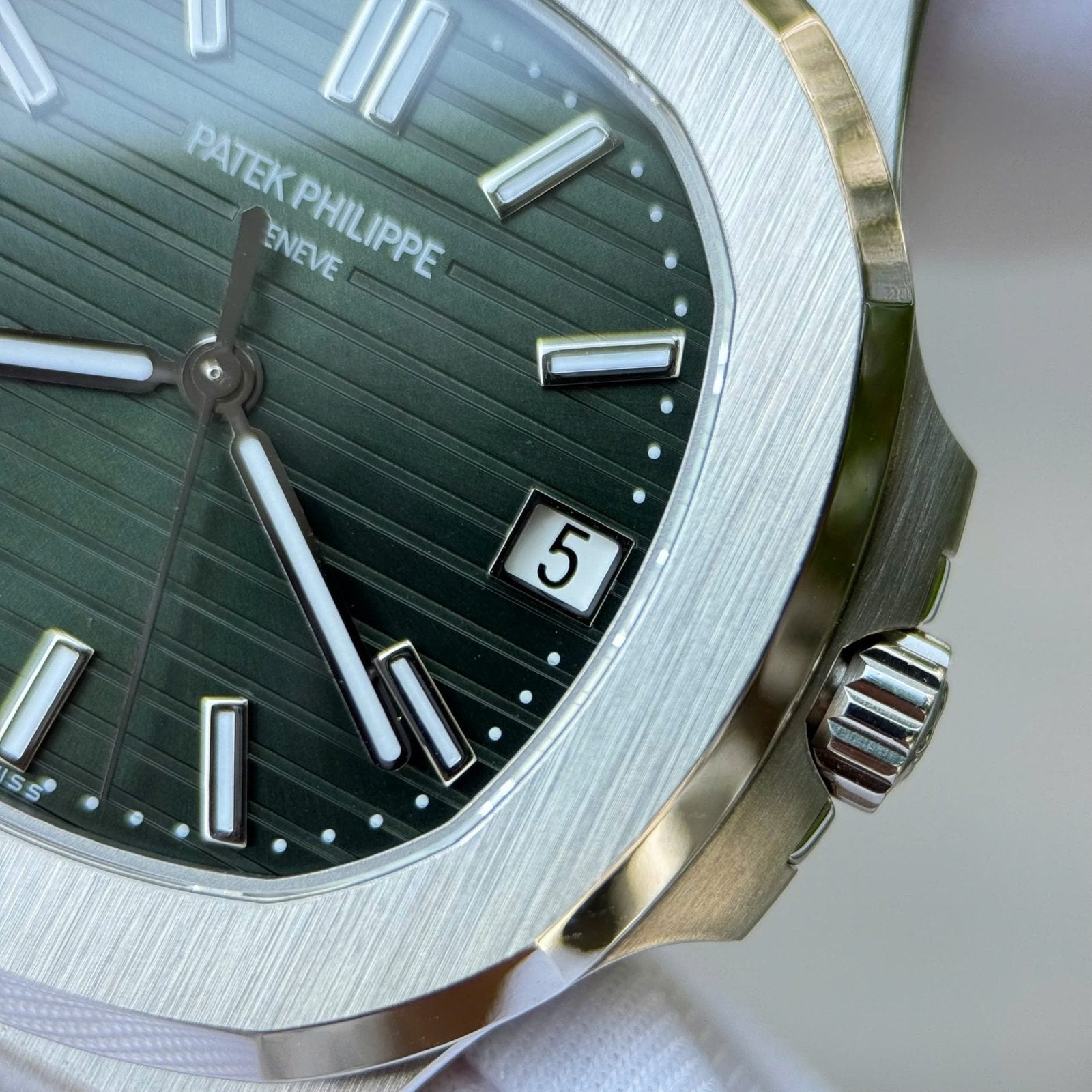 Patek Philippe Nautilus 5711 Watch Green Dial Metal Wire 40mm