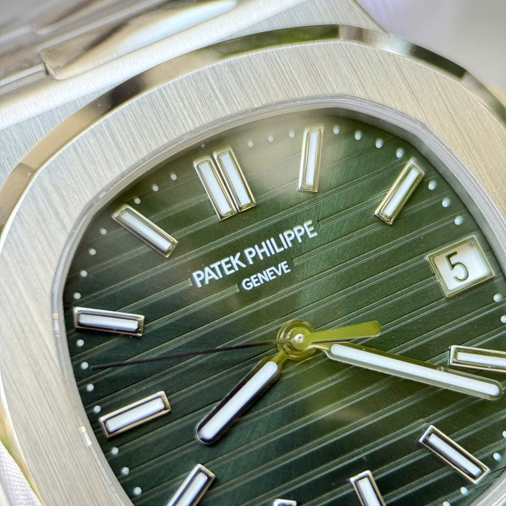 Patek Philippe Nautilus 5711 Watch Green Dial Metal Wire 40mm