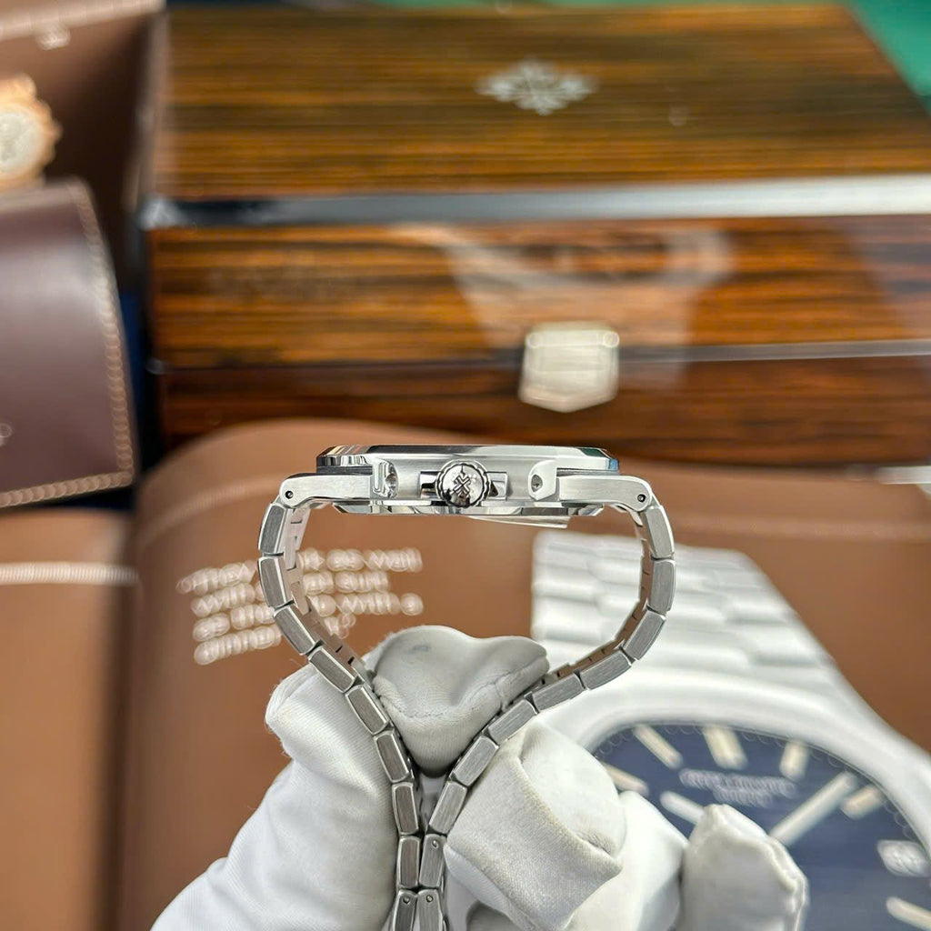Patek Philippe Nautilus 5711 Watch Refined Full Options Like Auth 40mm