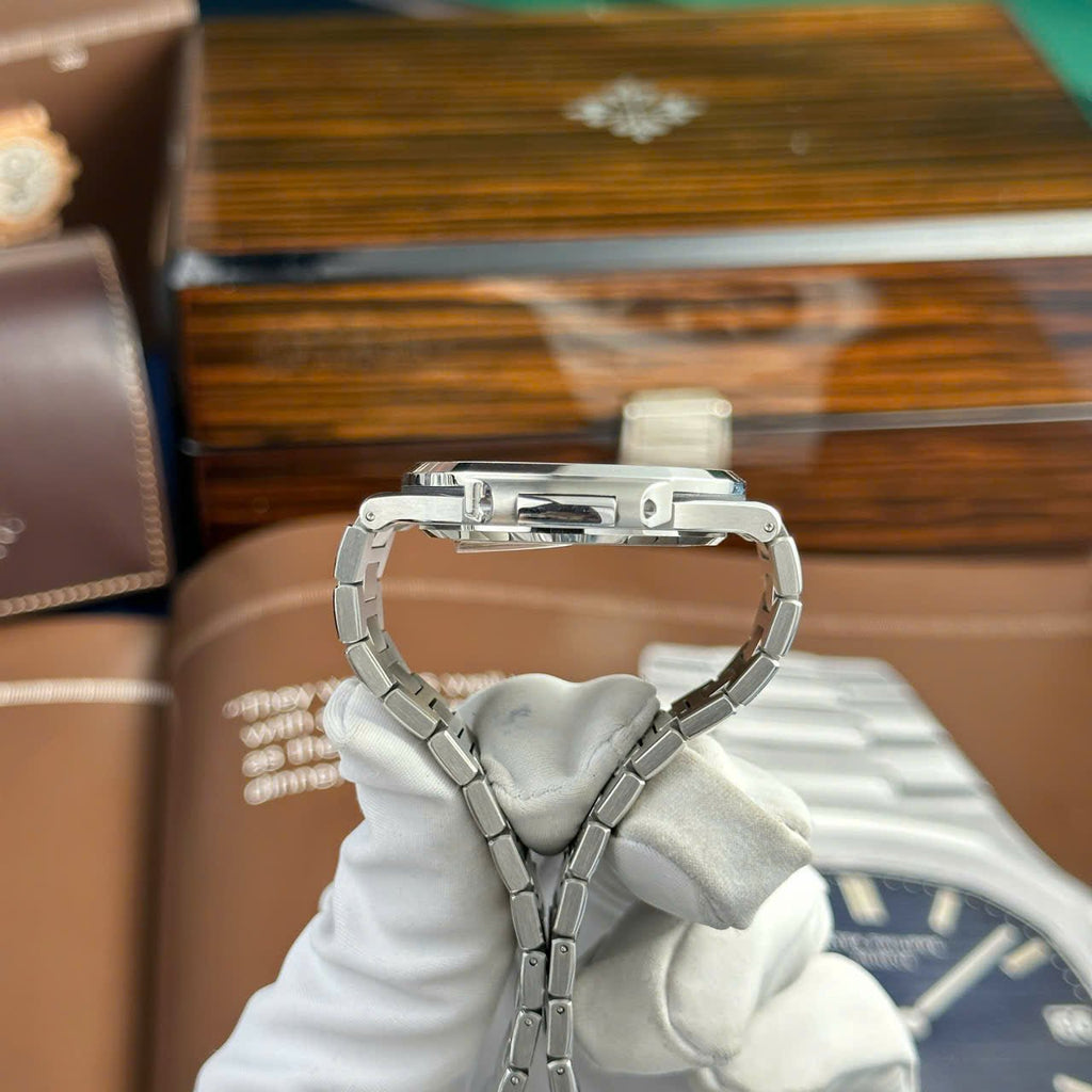 Patek Philippe Nautilus 5711 Watch Refined Full Options Like Auth 40mm