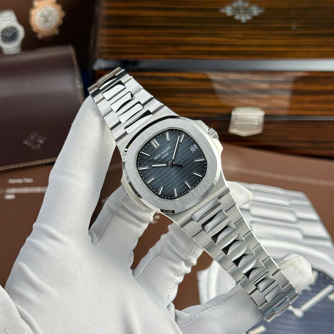 Patek Philippe Nautilus 5711 Watch Refined Full Options Like Auth 40mm