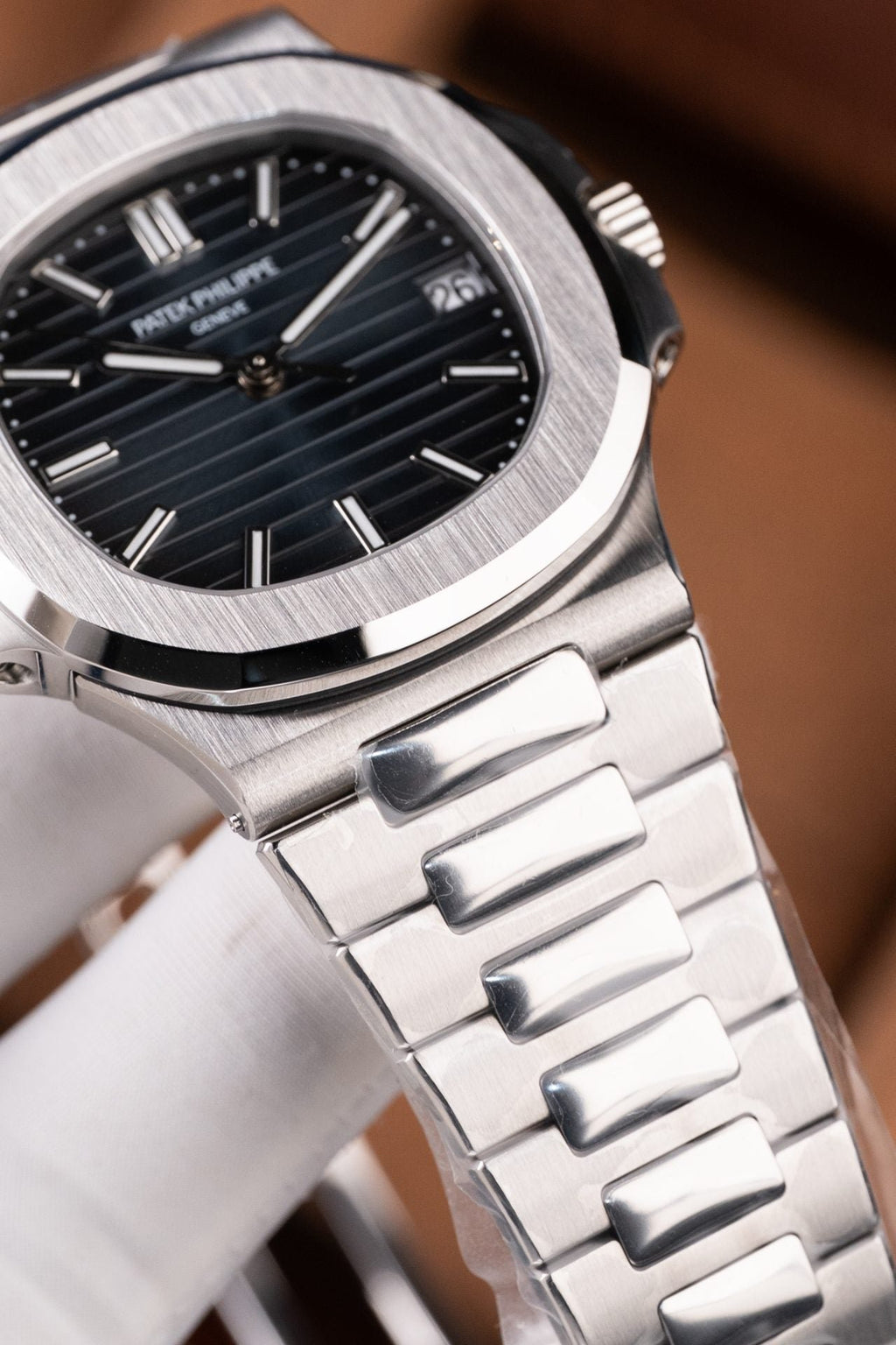 Patek Philippe Nautilus 5711 Watch Blue Dial Metal Wire 40mm