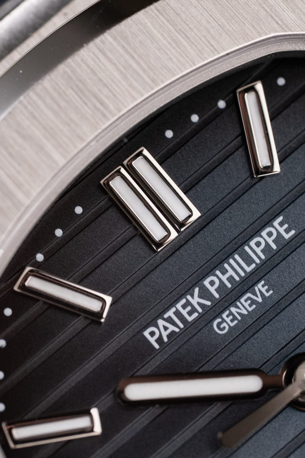Patek Philippe Nautilus 5711 Watch Blue Dial Metal Wire 40mm