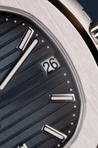 Patek Philippe Nautilus 5711 Watch Blue Dial Metal Wire 40mm