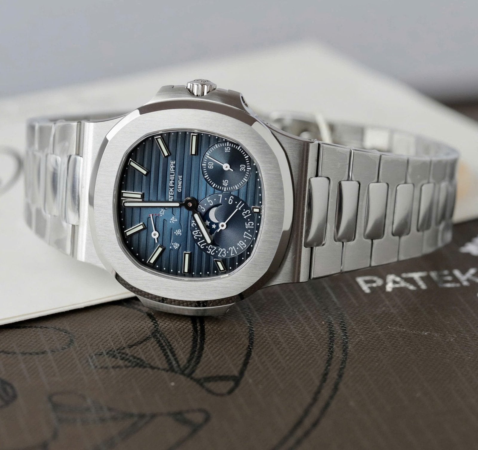 Patek Philippe Nautilus 5712 Watch Blue Dial Engraving Machine 40mm