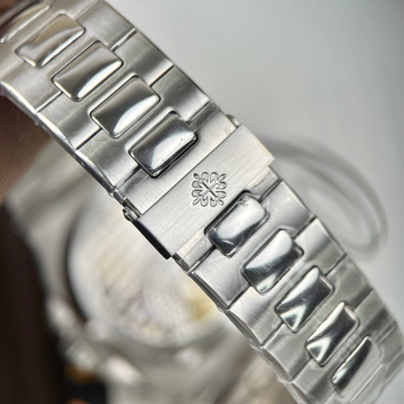 Patek Philippe Nautilus 5712 Watch Green Dial 40mm