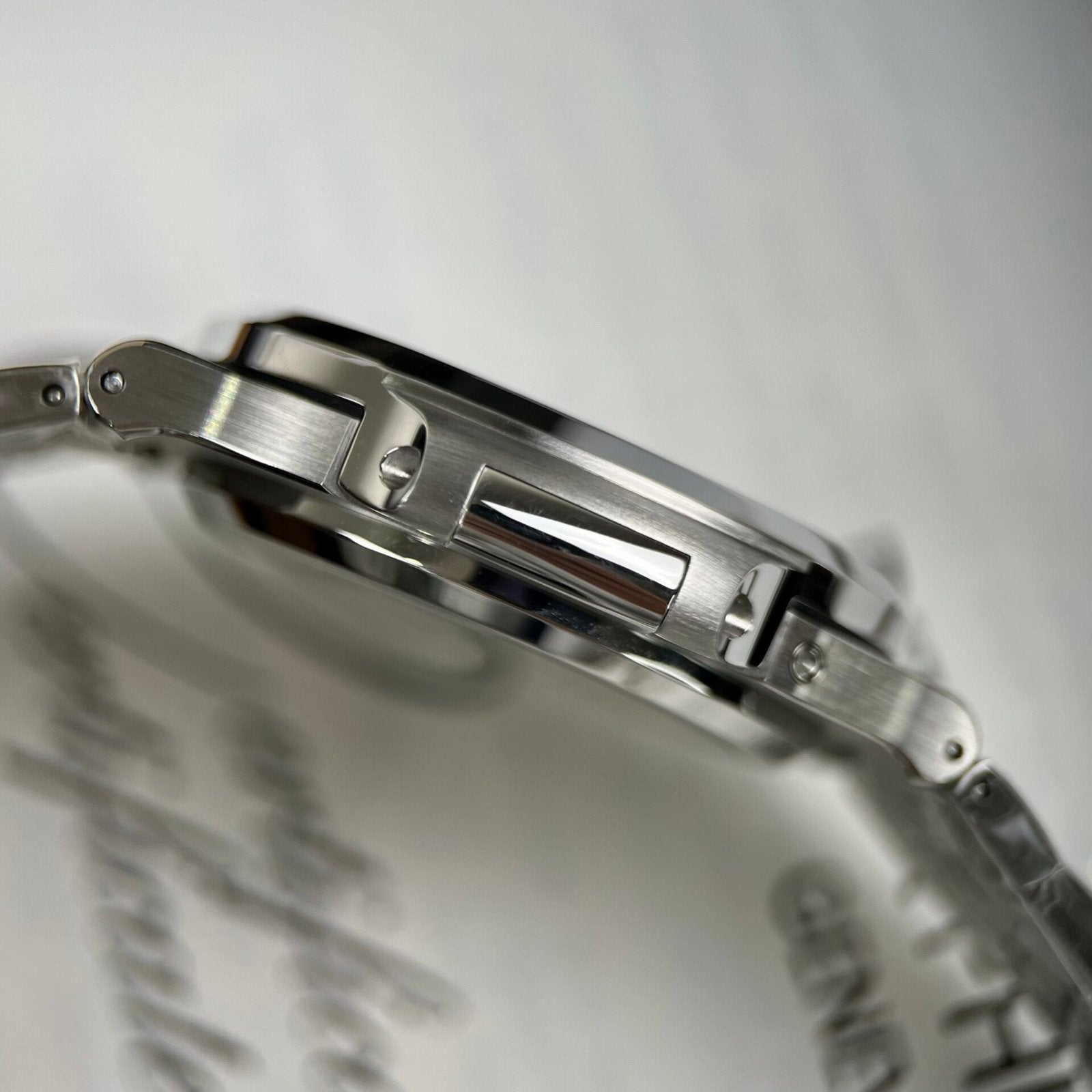 Patek Philippe Nautilus 5712 Watch Green Dial 40mm