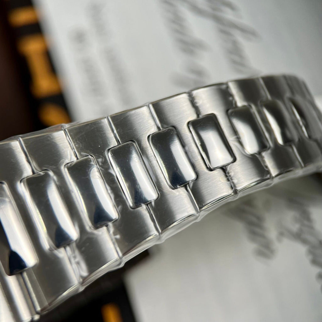 Patek Philippe Nautilus 5712 Watch Green Dial 40mm