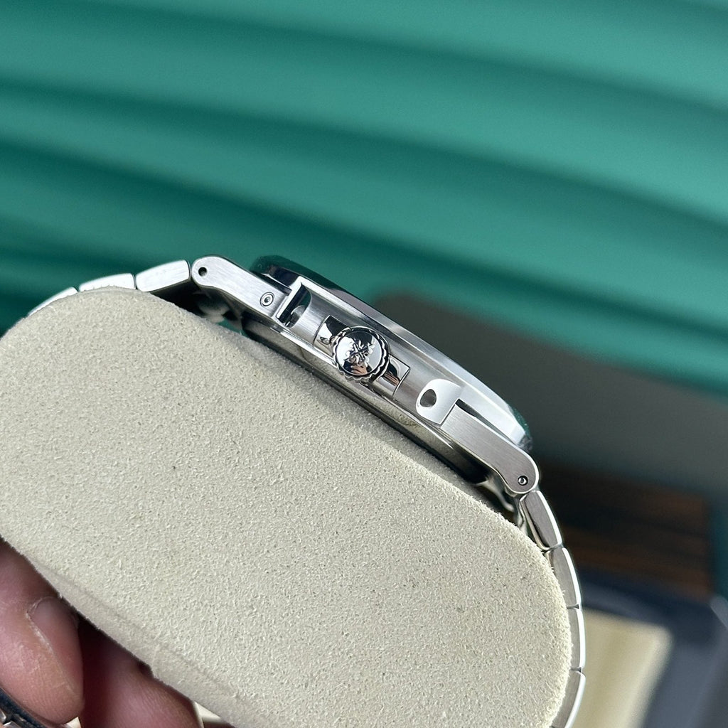 Patek Philippe Watch Nautilus 5712 Authentic Details 40mm