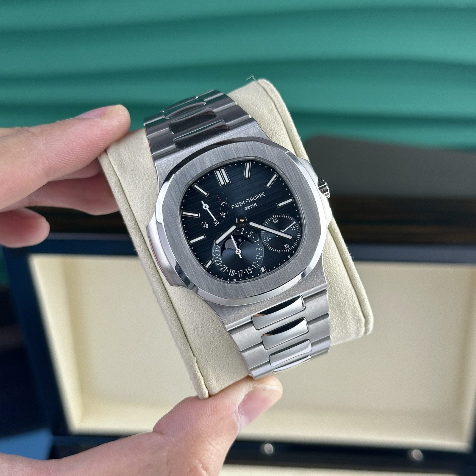 Patek Philippe Watch Nautilus 5712 Authentic Details 40mm