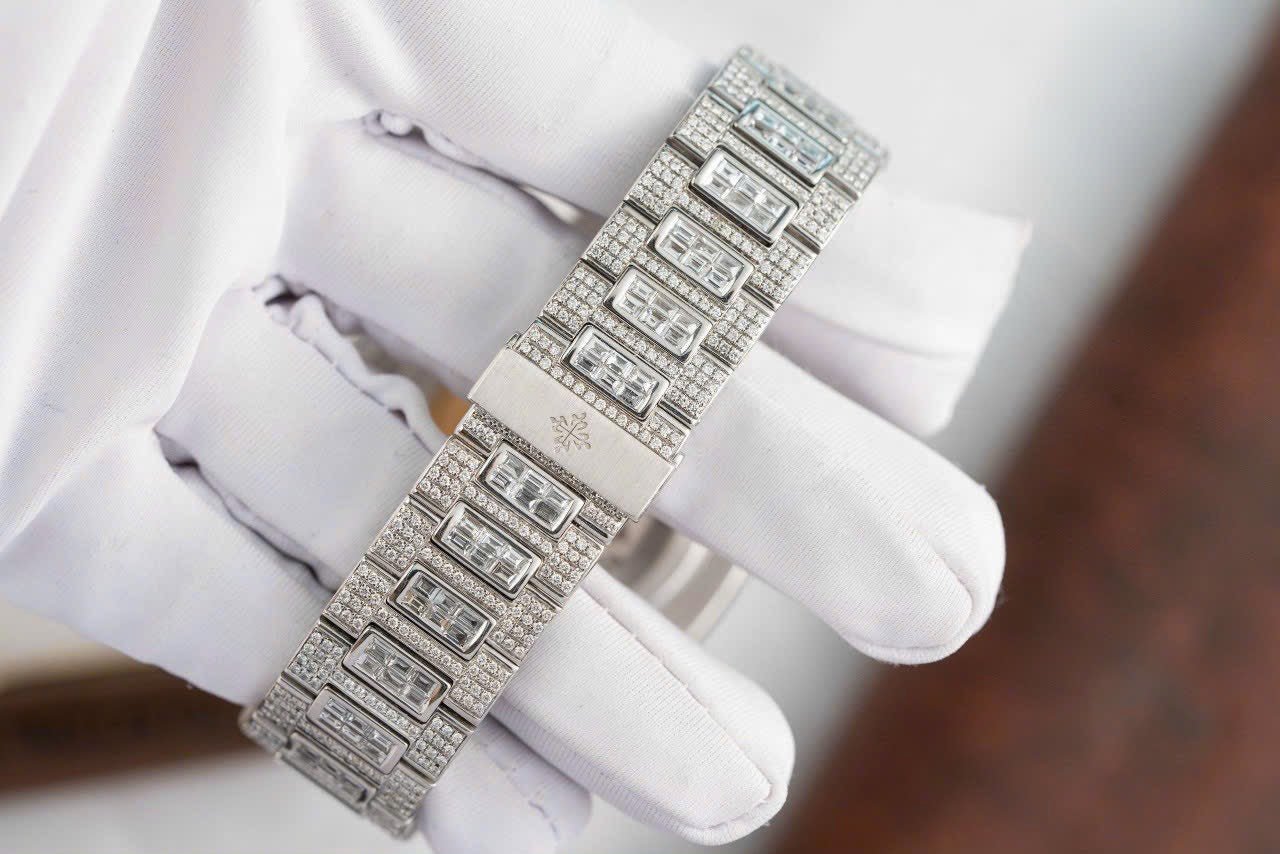 Patek Philippe Watch Nautilus 5719 Full Diamonds Baguette 40mm