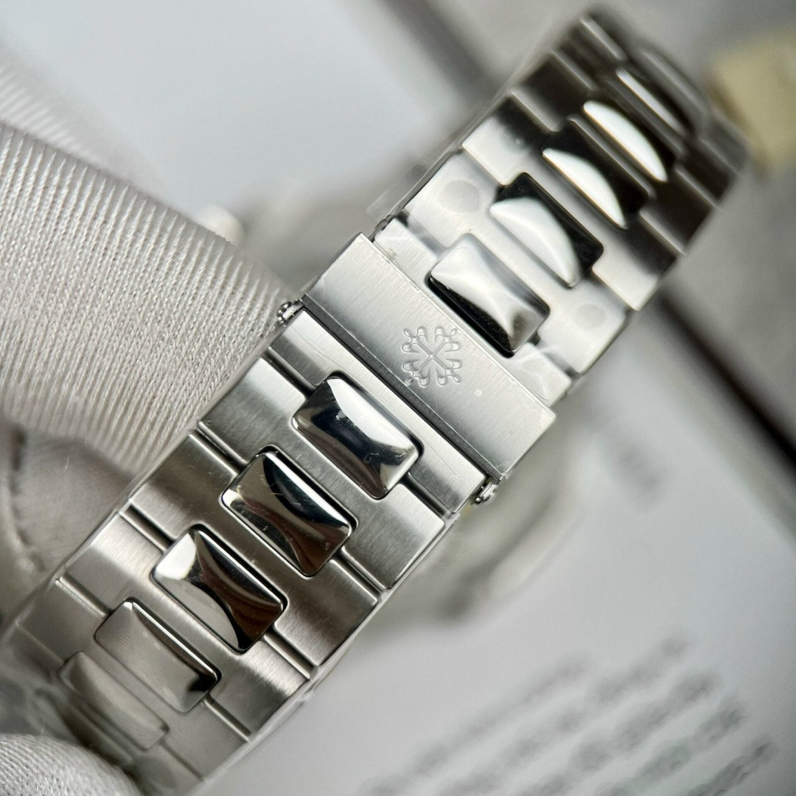 Patek Philippe Watch Nautilus 5723 Green Dial 40mm