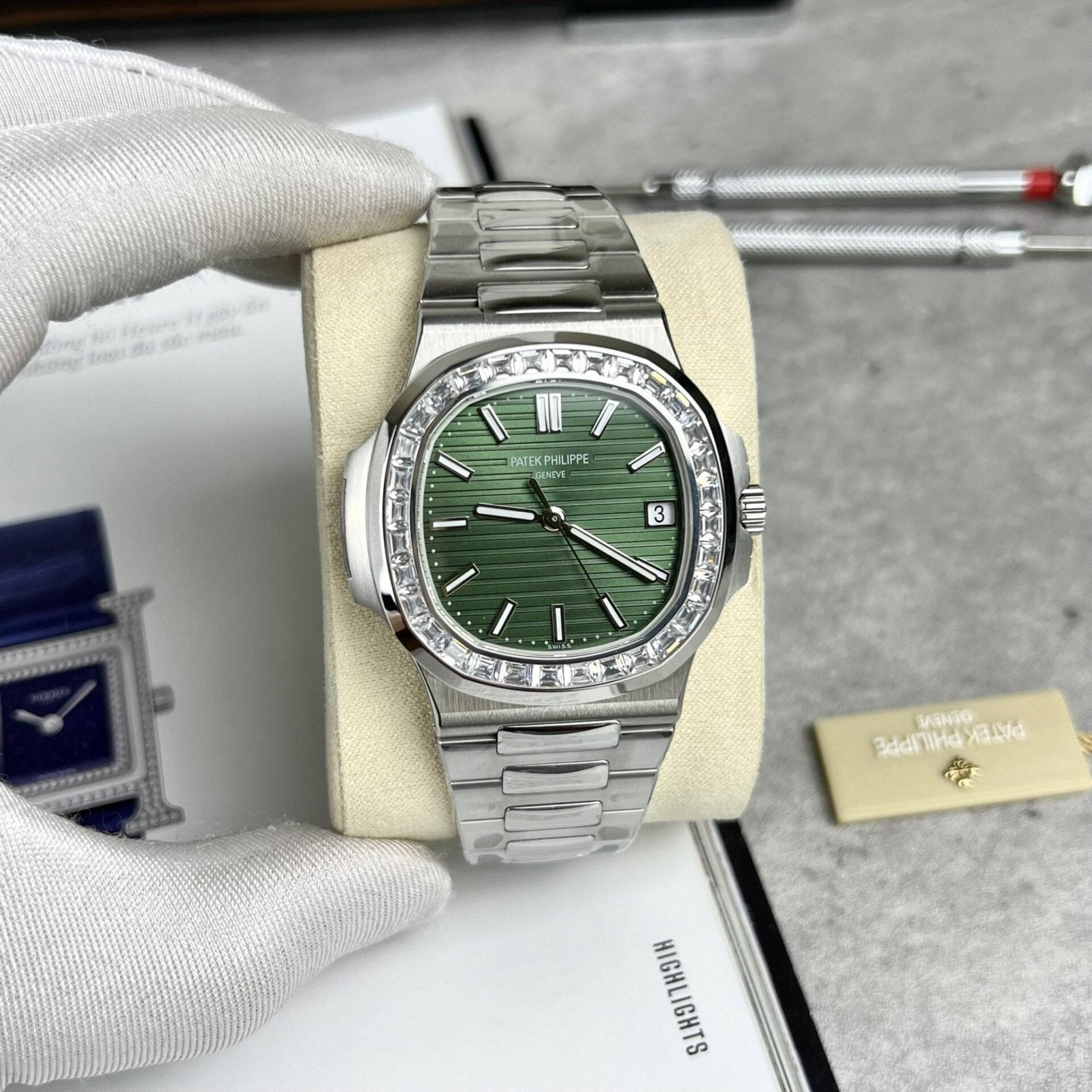 Patek Philippe Watch Nautilus 5723 Green Dial 40mm
