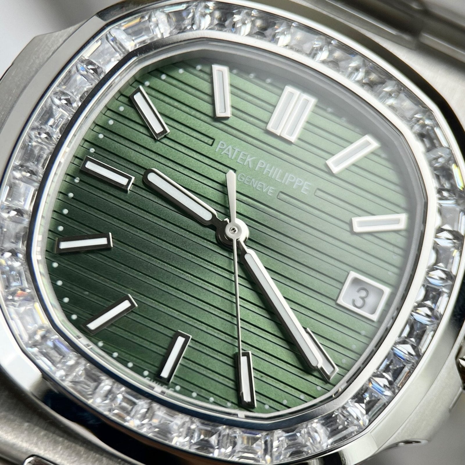 Patek Philippe Watch Nautilus 5723 Green Dial 40mm