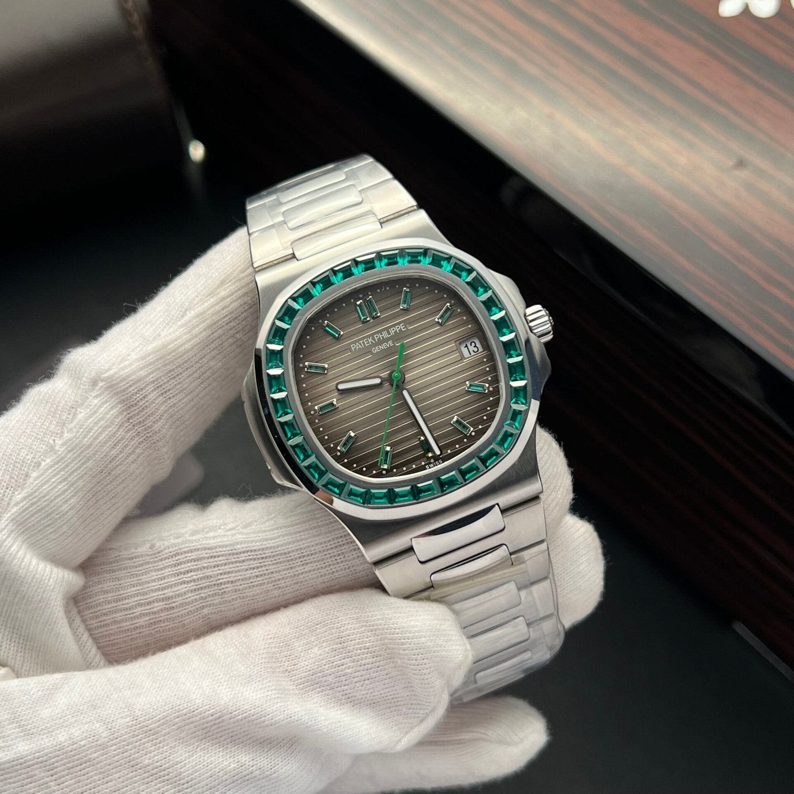 Patek Philippe Watch Nautilus 5723 Gray Dial Metal Wire 40mm