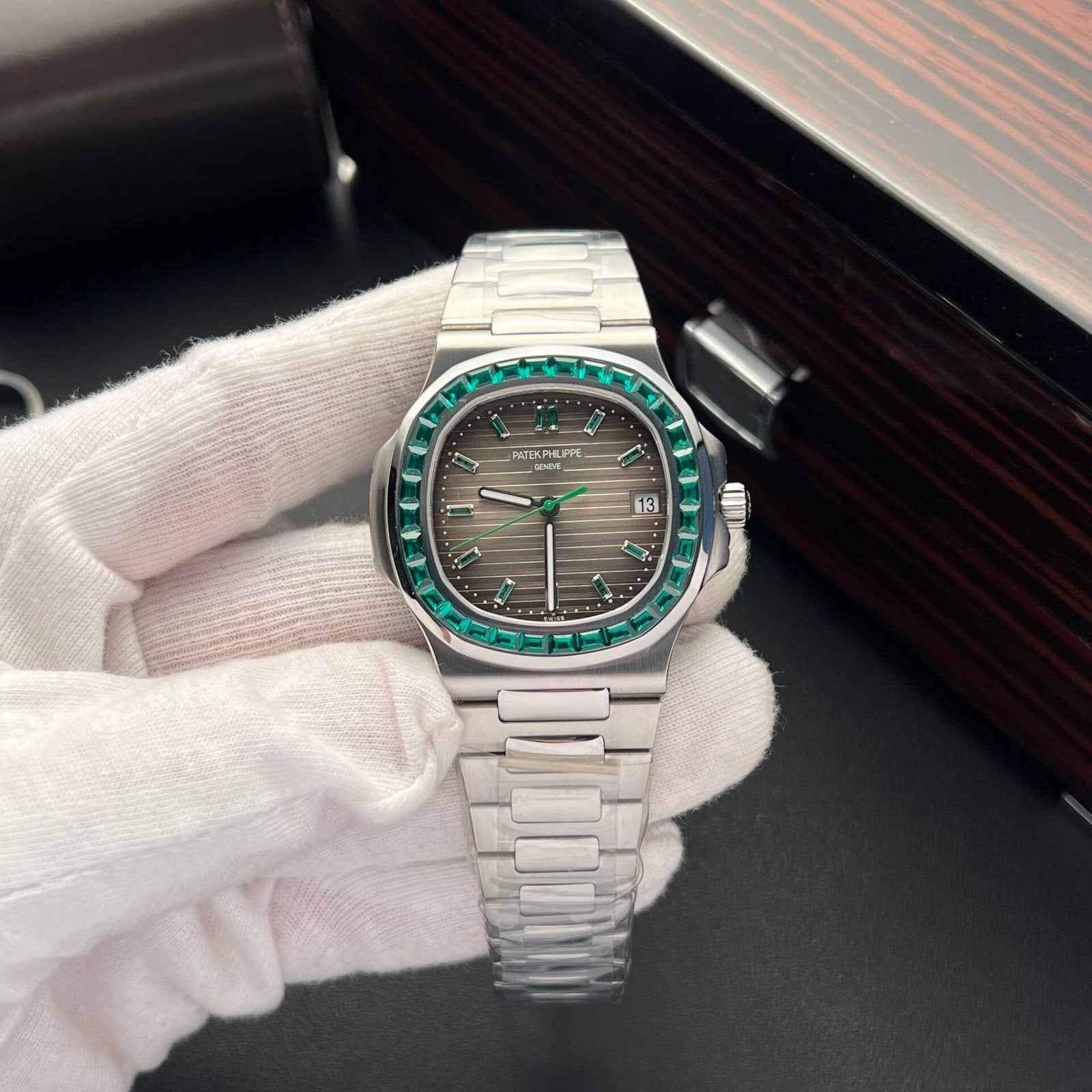 Patek Philippe Watch Nautilus 5723 Gray Dial Metal Wire 40mm