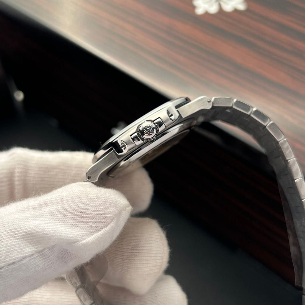 Patek Philippe Watch Nautilus 5723 Gray Dial Metal Wire 40mm