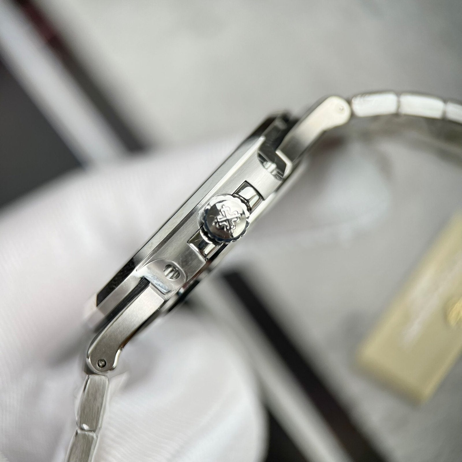 Patek Philippe Watch Nautilus 5723 White Dial Metal Wire 40mm