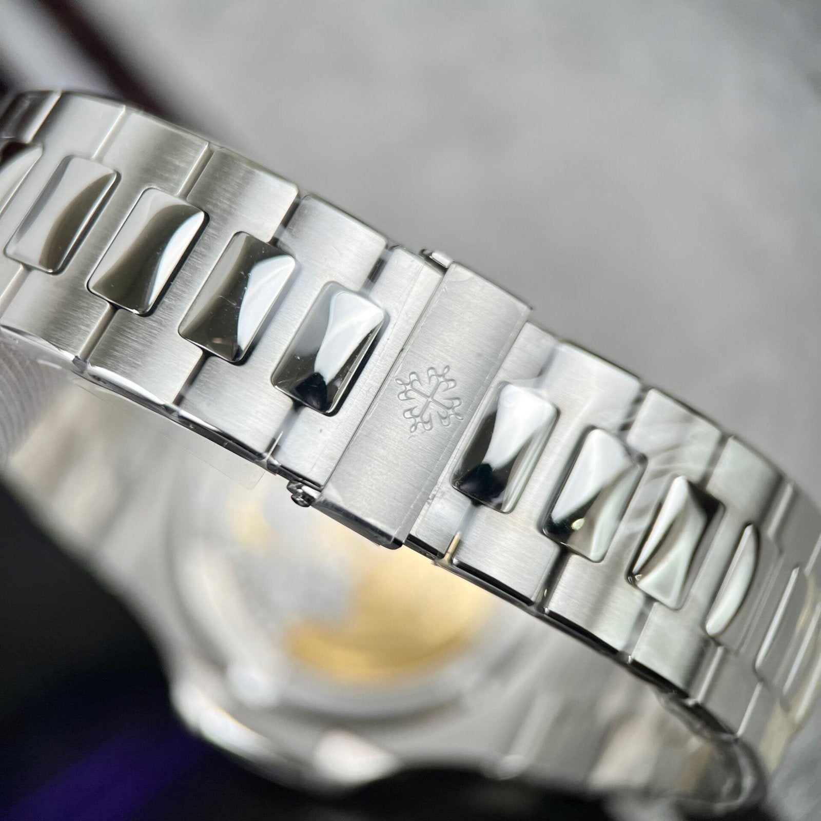 Patek Philippe Watch Nautilus 5723 White Dial Metal Wire 40mm