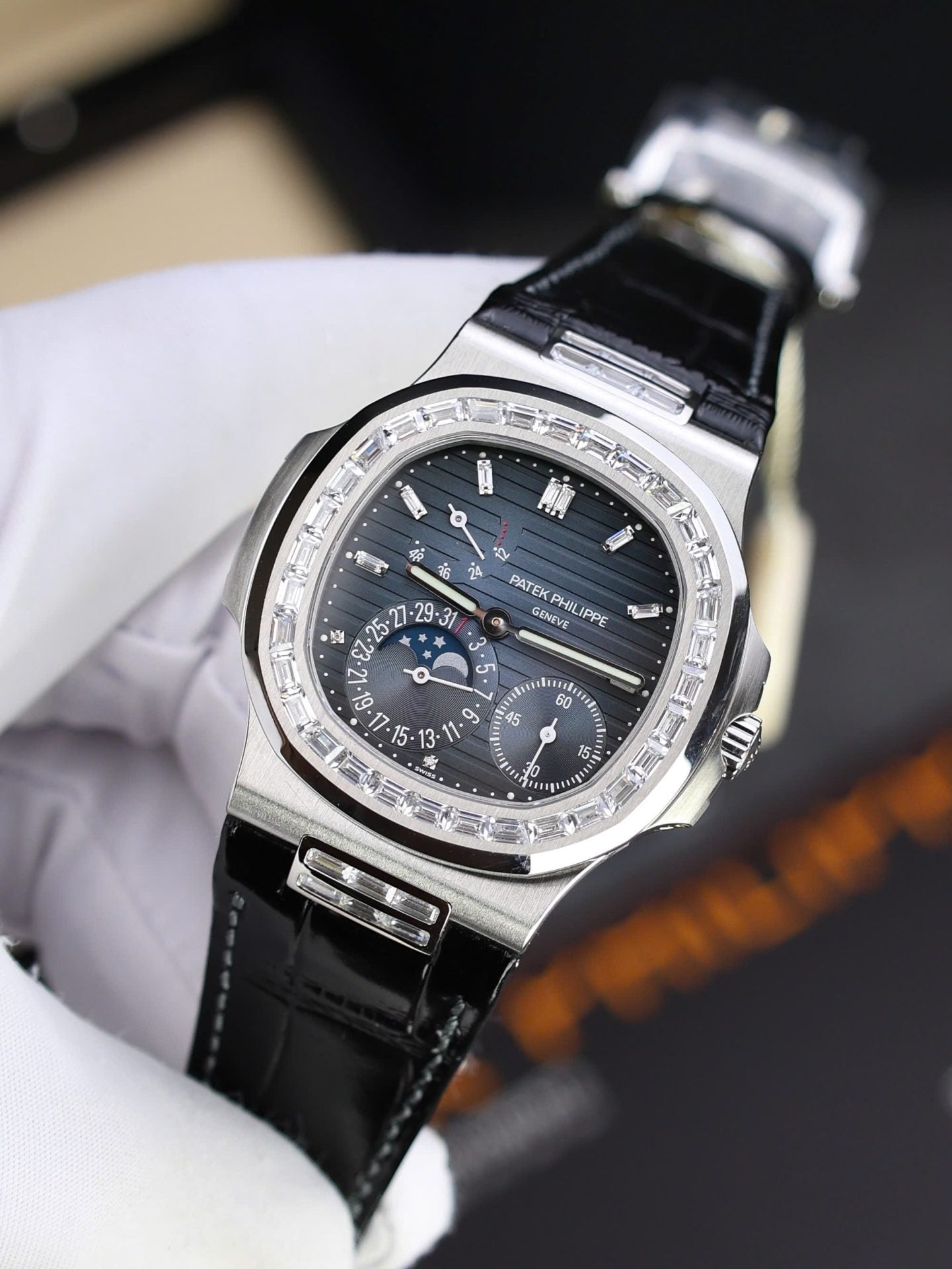 Patek Philippe Nautilus 5724 Blue Dial Watch Full Function 40mm