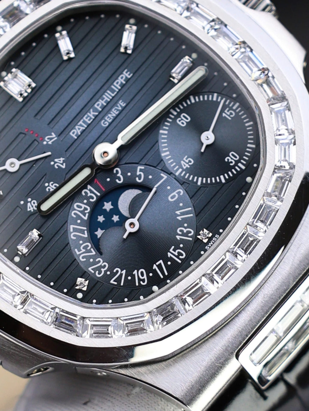 Patek Philippe Nautilus 5724 Blue Dial Watch Full Function 40mm