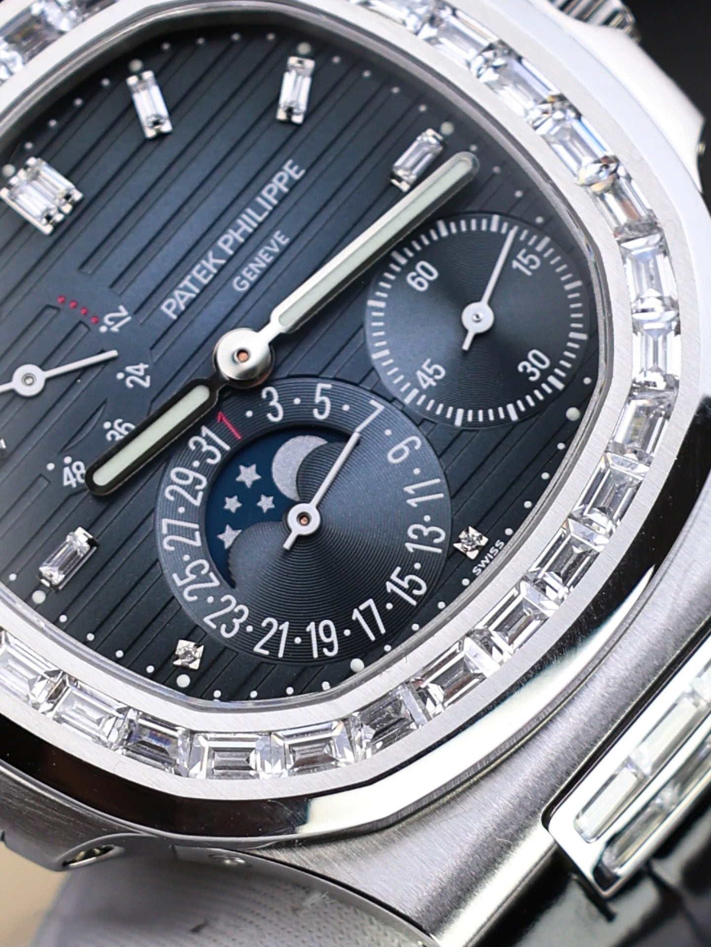 Patek Philippe Nautilus 5724 Blue Dial Watch Full Function 40mm