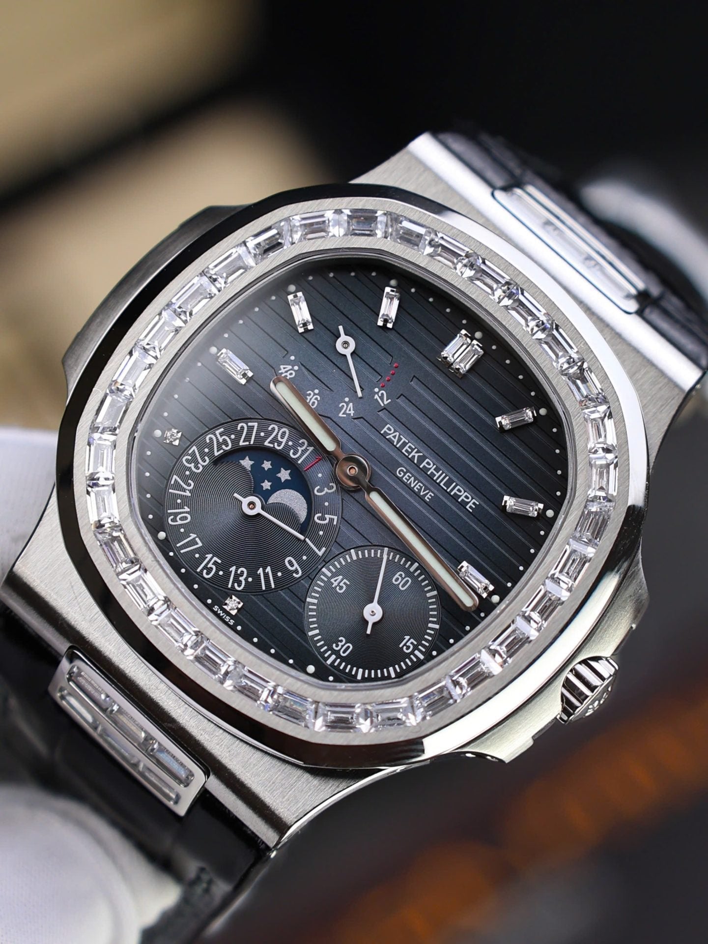 Patek Philippe Nautilus 5724 Blue Dial Watch Full Function 40mm