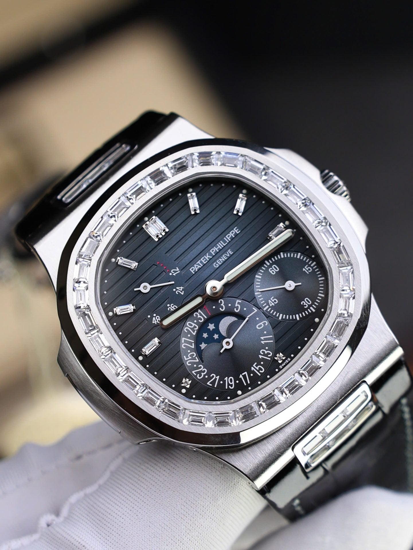 Patek Philippe Nautilus 5724 Blue Dial Watch Full Function 40mm