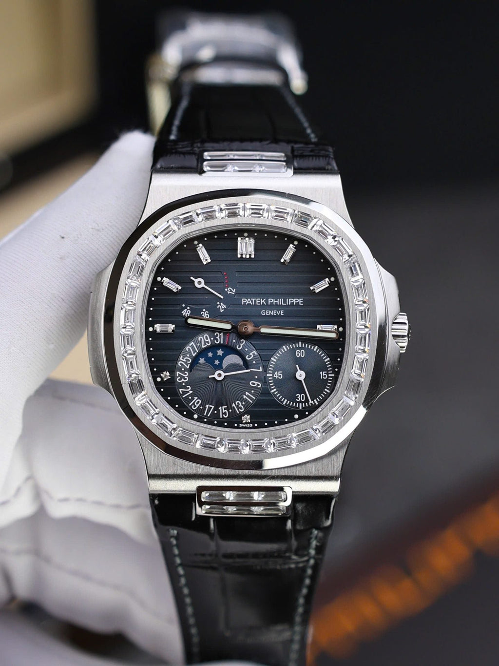 Patek Philippe Nautilus 5724 Blue Dial Watch Full Function 40mm