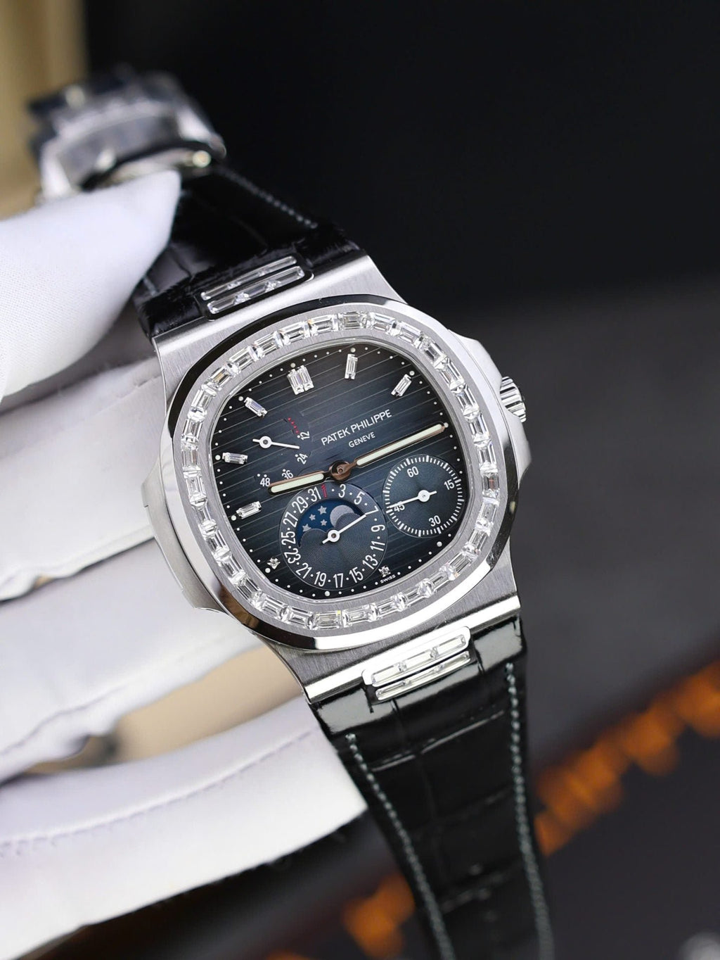 Patek Philippe Nautilus 5724 Blue Dial Watch Full Function 40mm