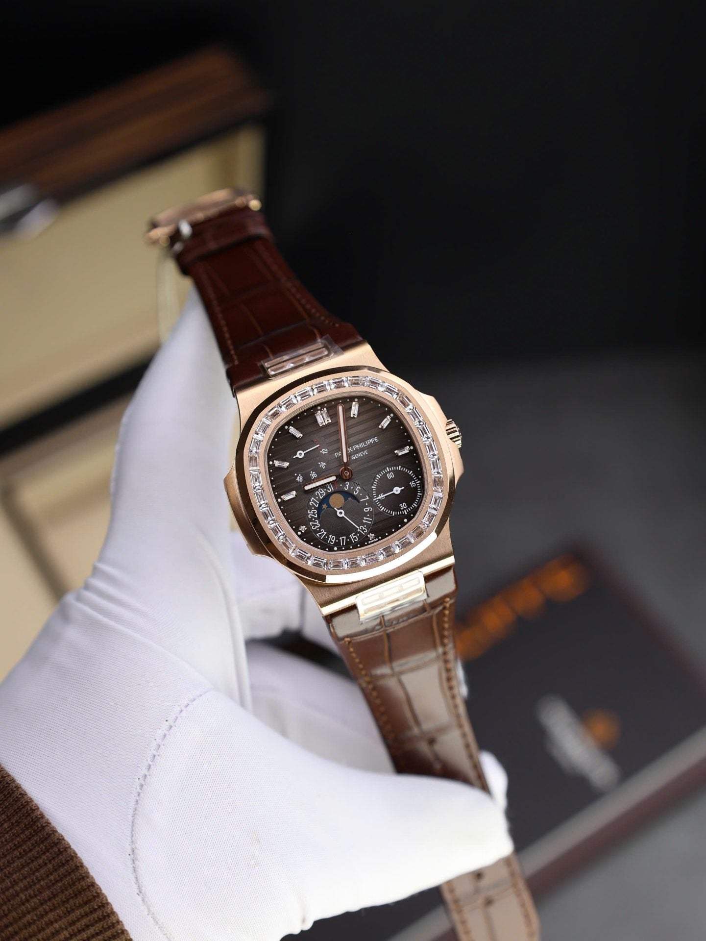 Patek Philippe Nautilus 5724 Rose Gold Watch Full Function 40mm