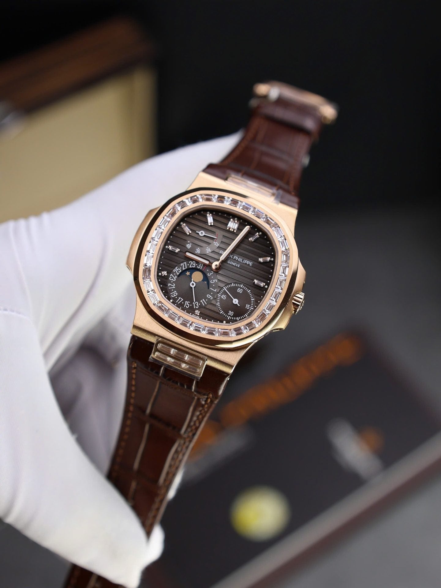 Patek Philippe Nautilus 5724 Rose Gold Watch Full Function 40mm