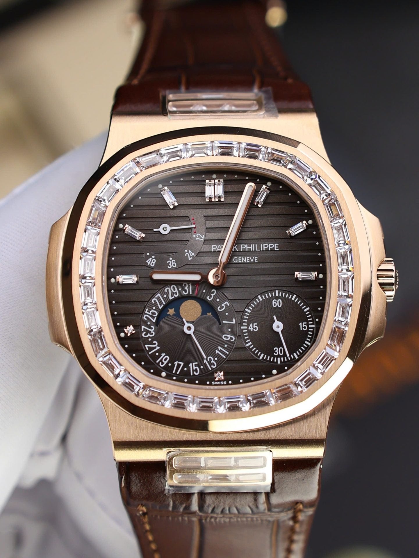 Patek Philippe Nautilus 5724 Rose Gold Watch Full Function 40mm