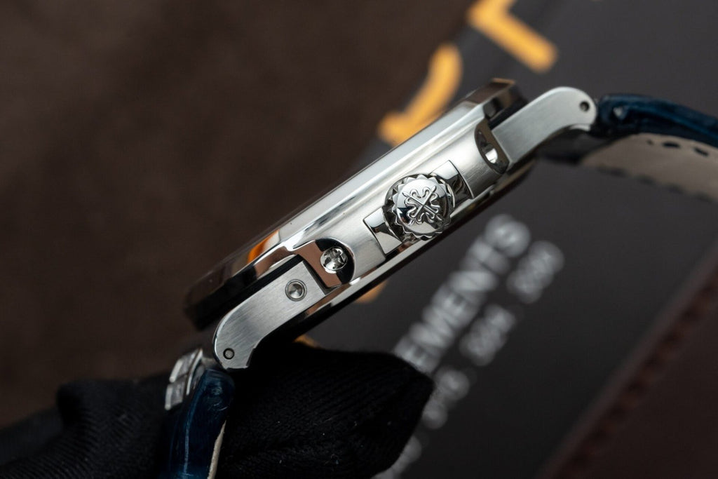 Patek Philippe Nautilus 5724G Watch Blue 40mm