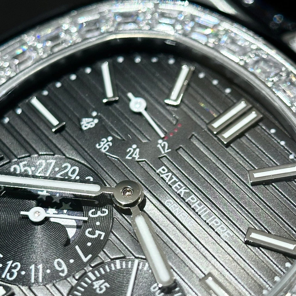 Patek Philippe Nautilus 5724G Watch Gray Dial 40mm