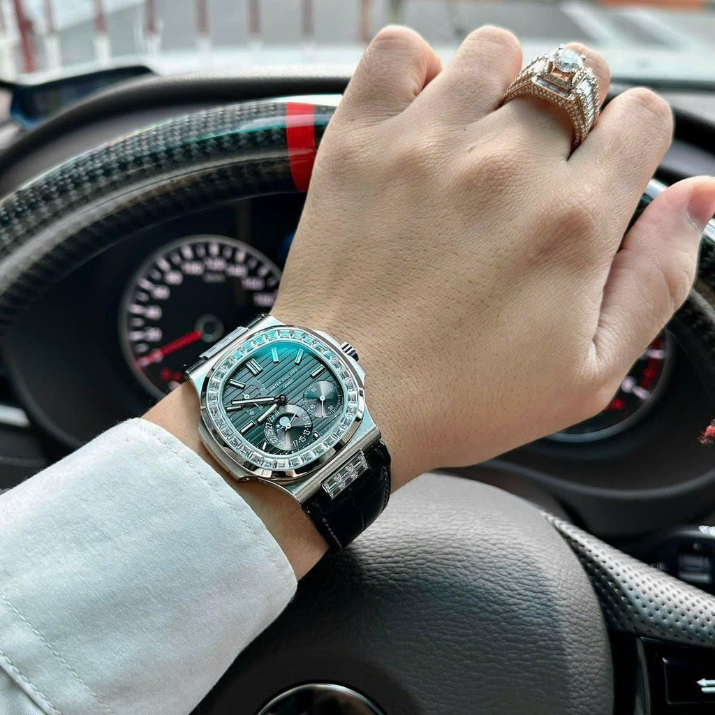 Patek Philippe Nautilus 5724G Watch Gray Dial 40mm