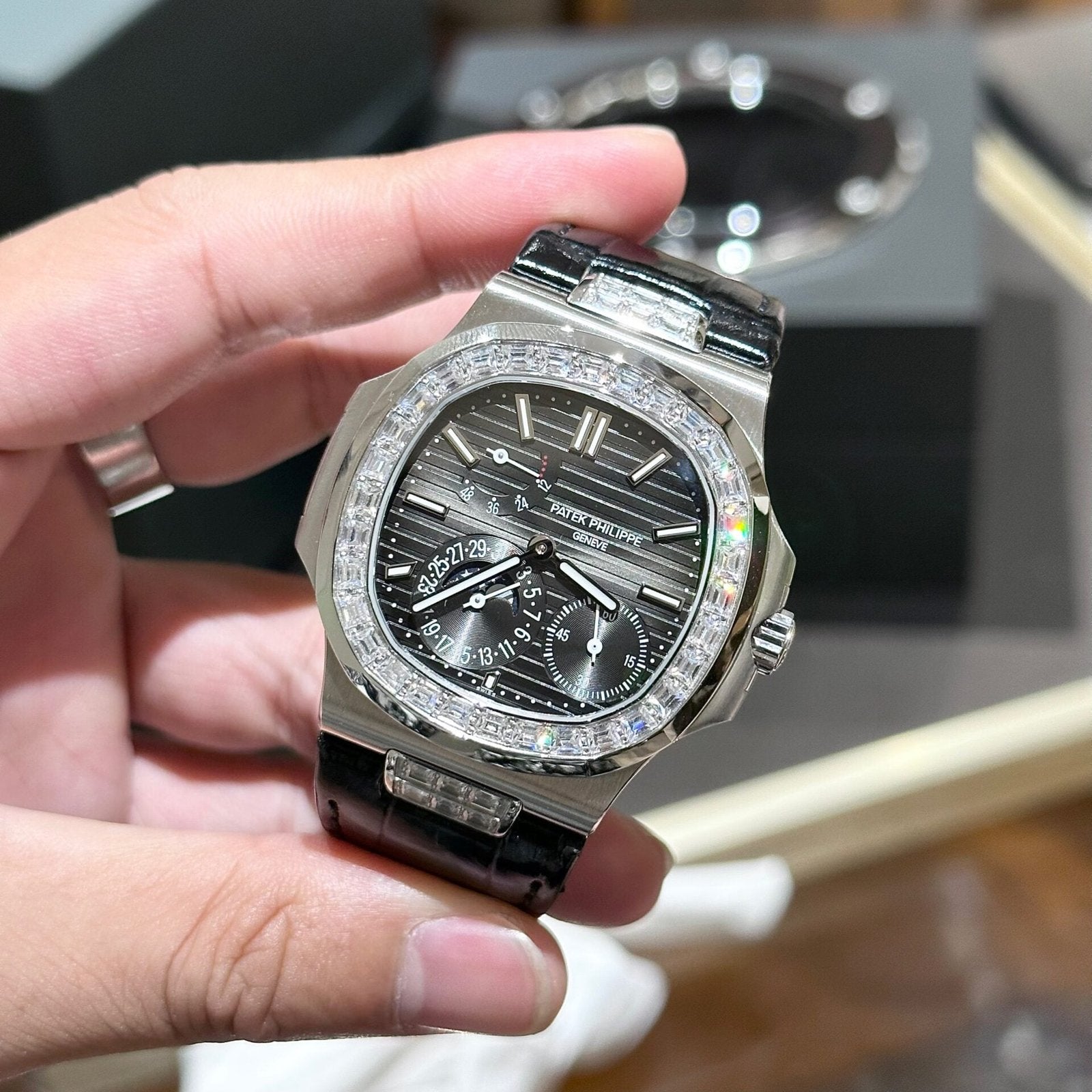 Patek Philippe Nautilus 5724G Watch Gray Dial 40mm