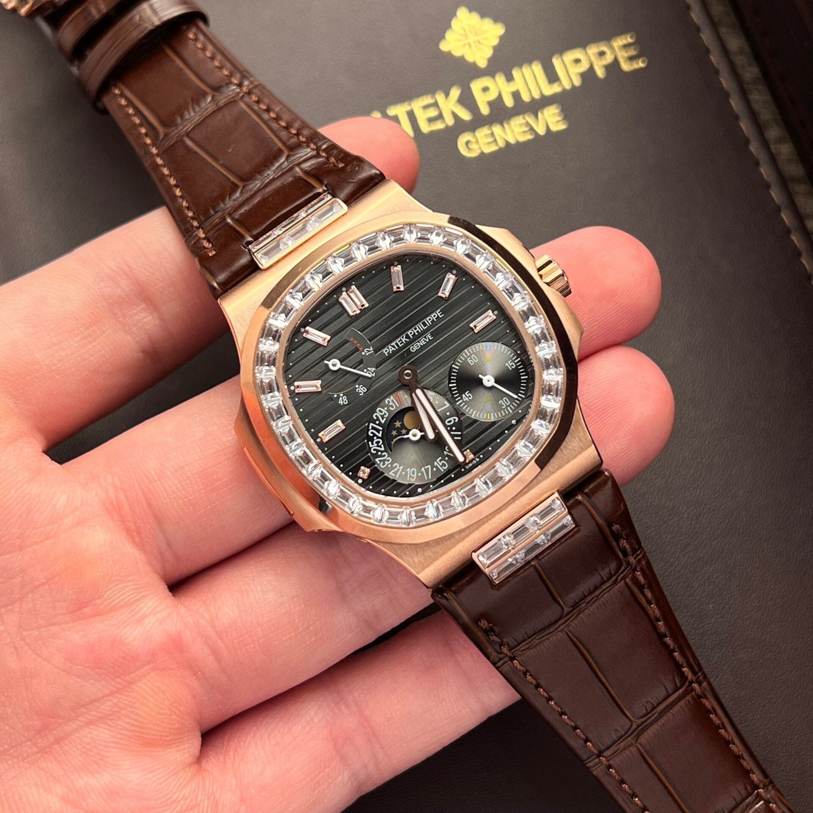Patek Philippe Nautilus 5724R Watch Gray Dial 40mm