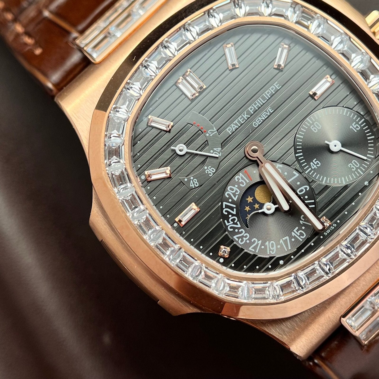 Patek Philippe Nautilus 5724R Watch Gray Dial 40mm