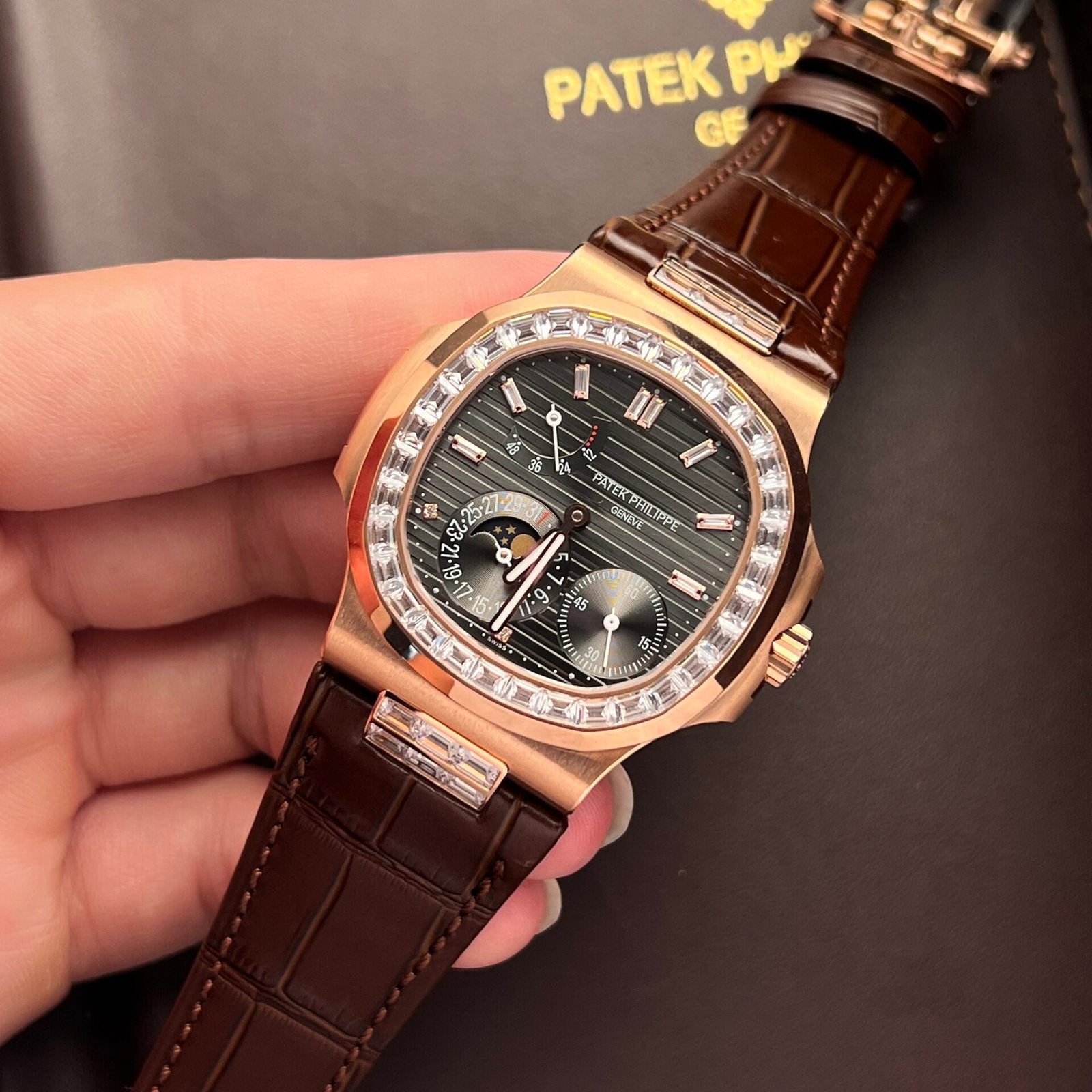 Patek Philippe Nautilus 5724R Watch Gray Dial 40mm