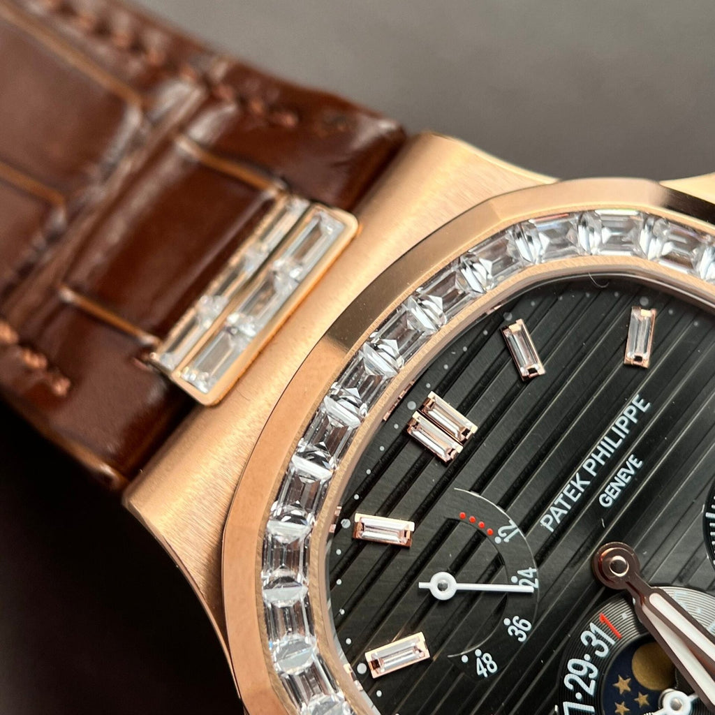 Patek Philippe Nautilus 5724R Watch Gray Dial 40mm