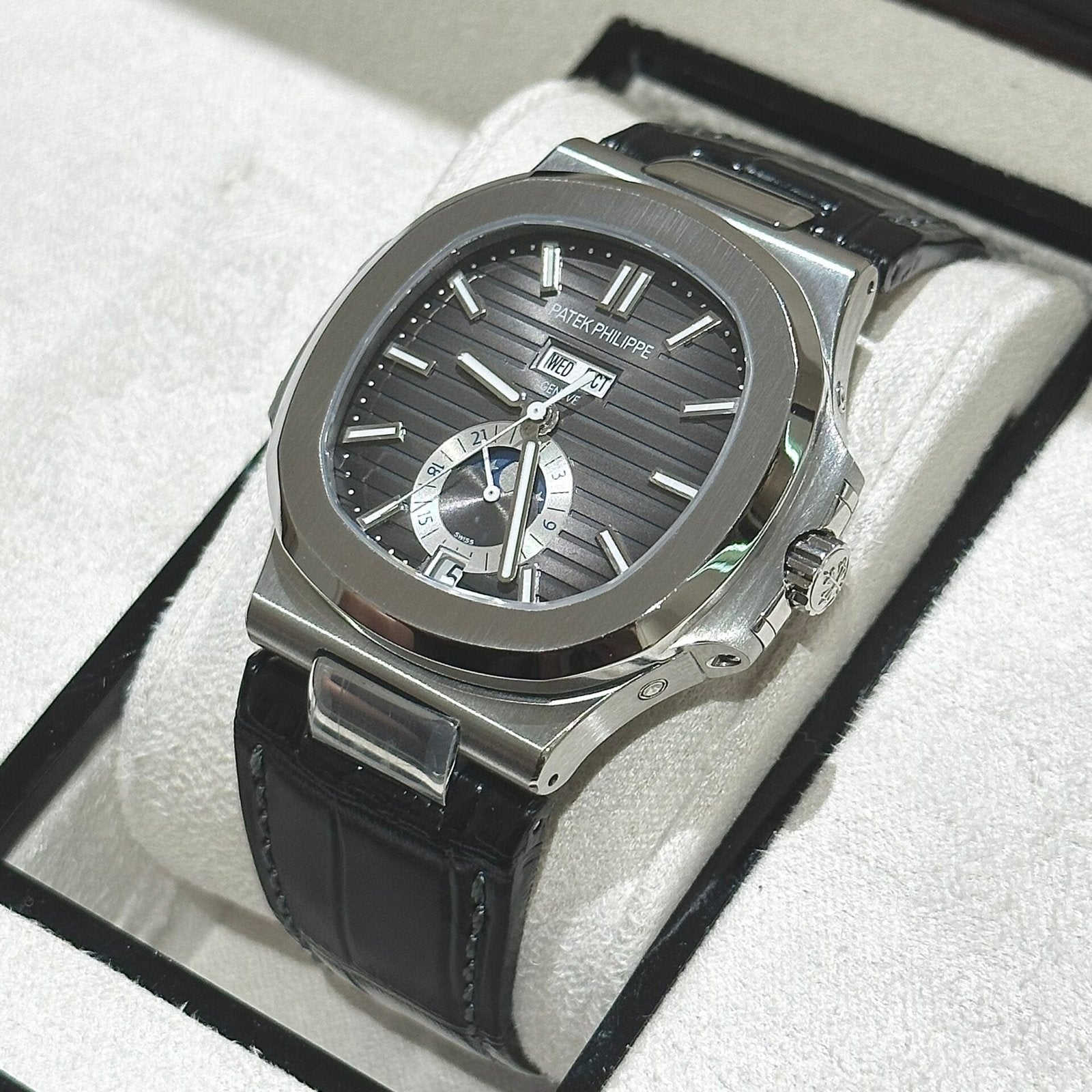 Patek Philippe Watch Nautilus 5726G Gray Dial 40.5mm