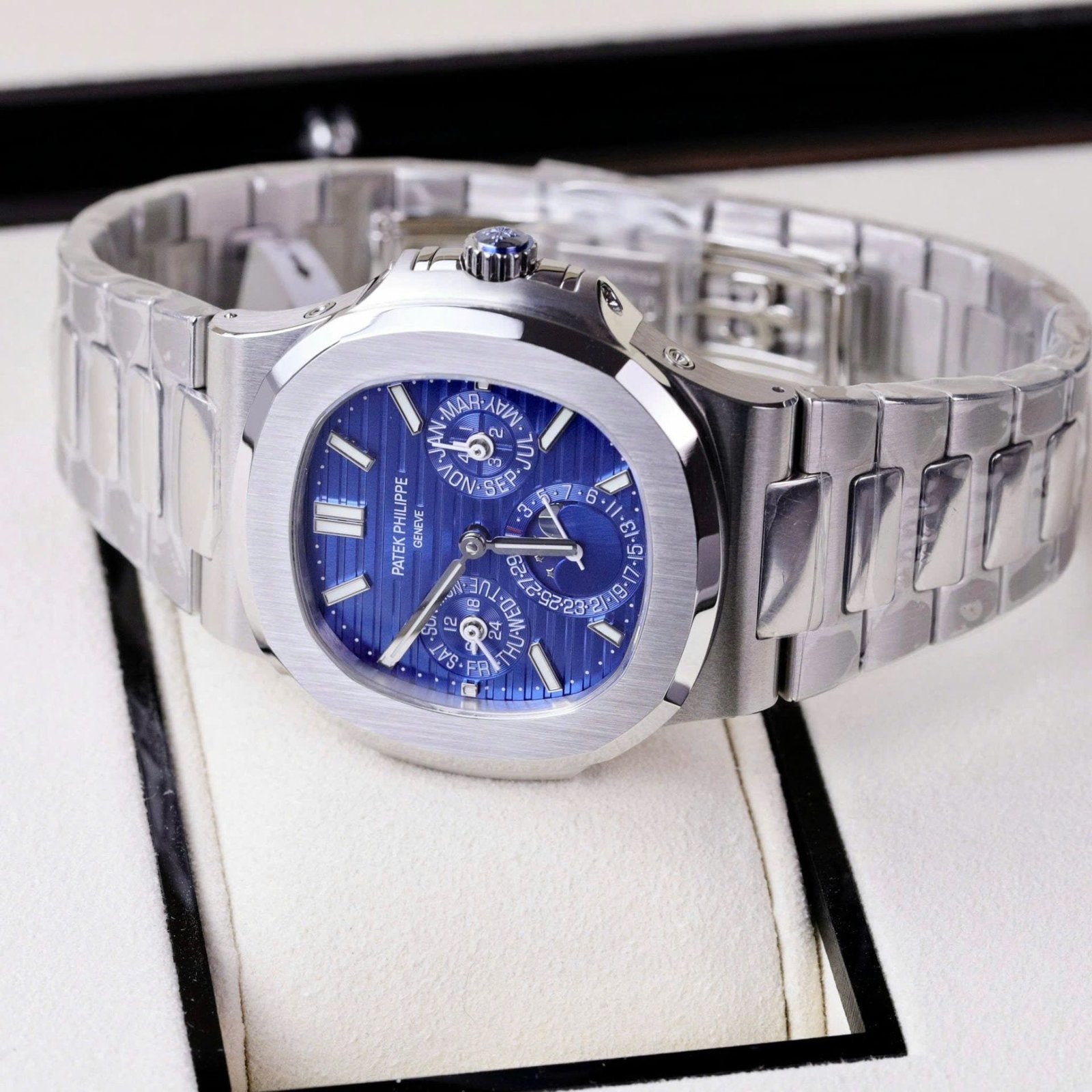 Patek Philippe Nautilus 5740 Watch Men Blue Dial Metal Wire 40mm