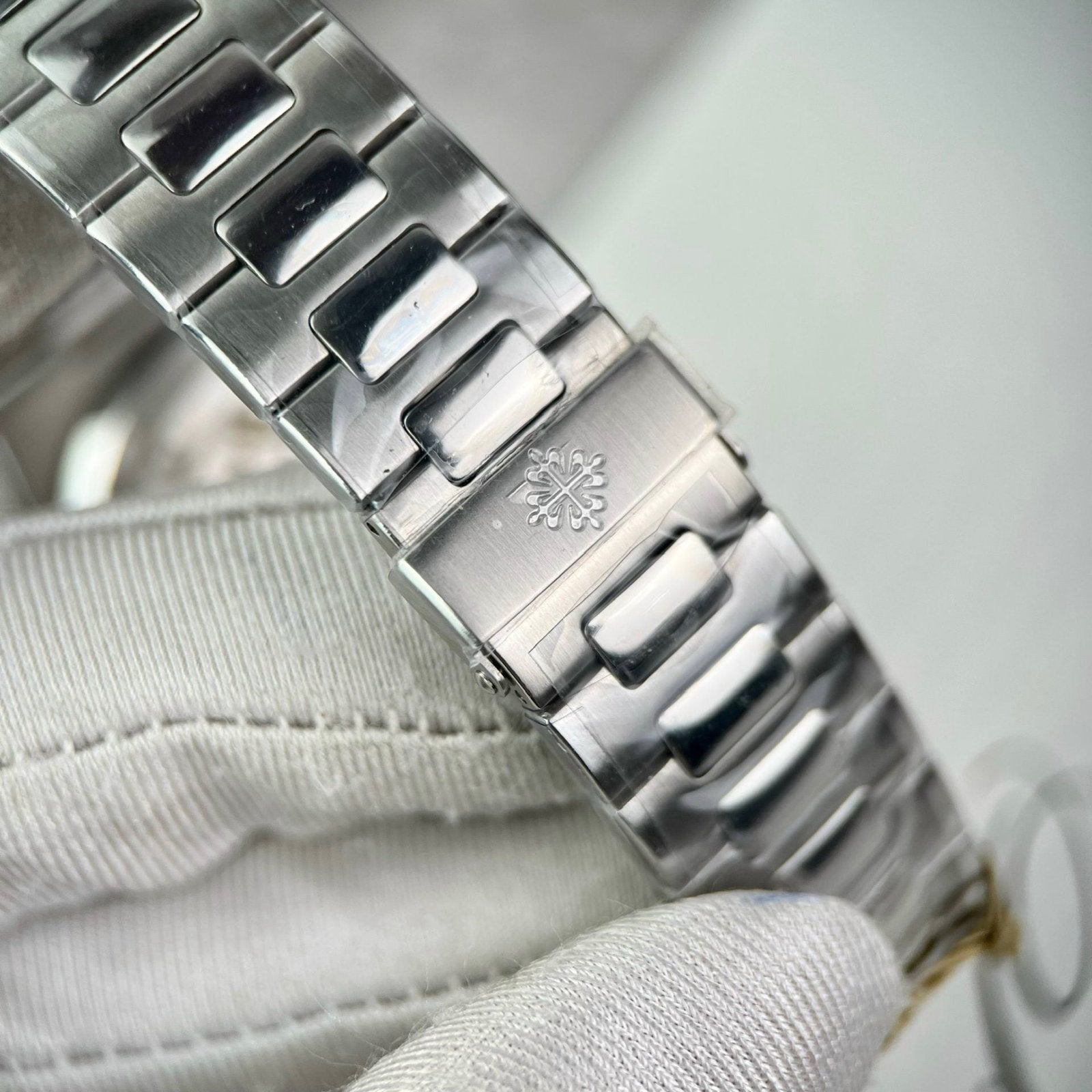 Patek Philippe Watch Nautilus 5990 Metal Wire 40.5mm