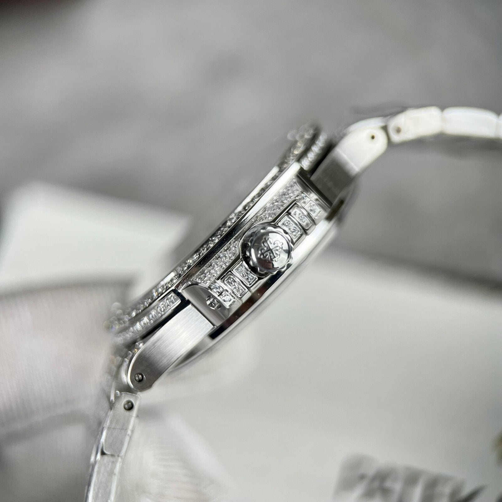 Patek Philippe Nautilus 7118 Full Diamond Watch 35.2mm