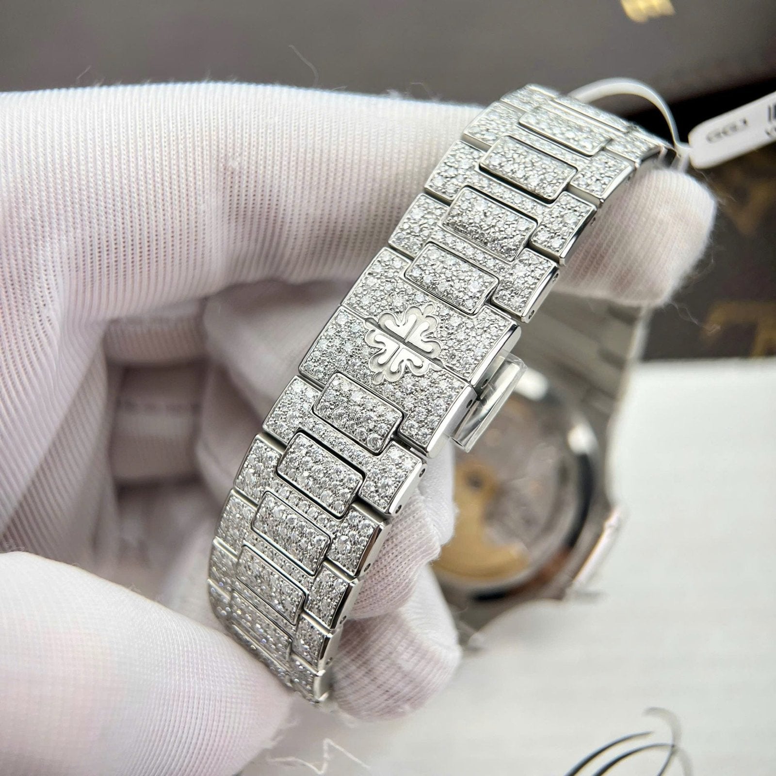 Patek Philippe Nautilus 7118 Watch Diamonds Moissanite 35.2mm