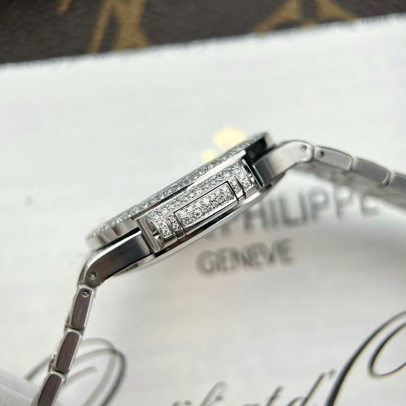 Patek Philippe Nautilus 7118 Watch Diamonds Moissanite 35.2mm