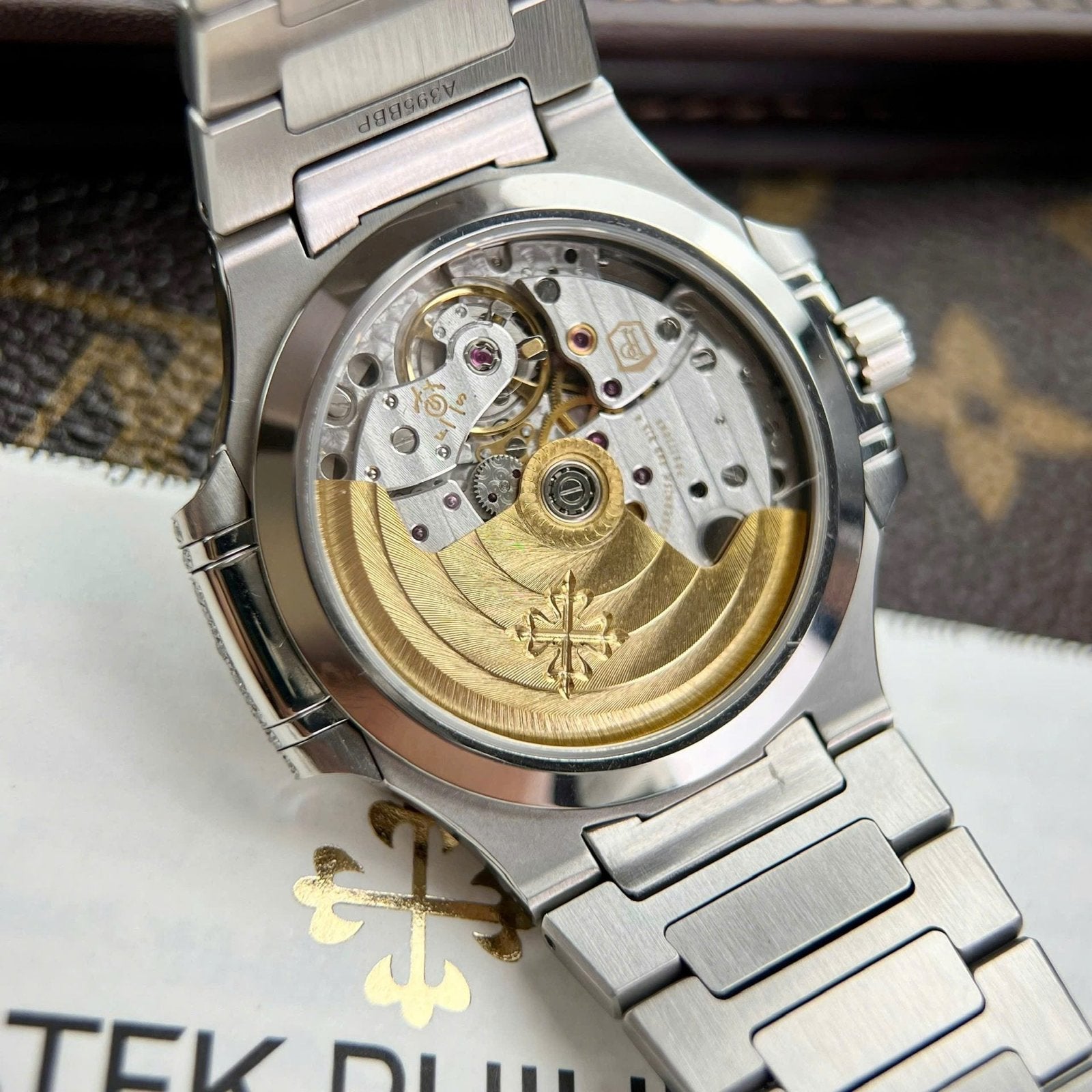 Patek Philippe Nautilus 7118 Watch Diamonds Moissanite 35.2mm
