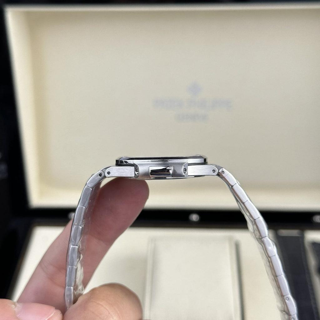 Patek Philippe Watch Nautilus 7010 White Dial Metal Wire 32mm