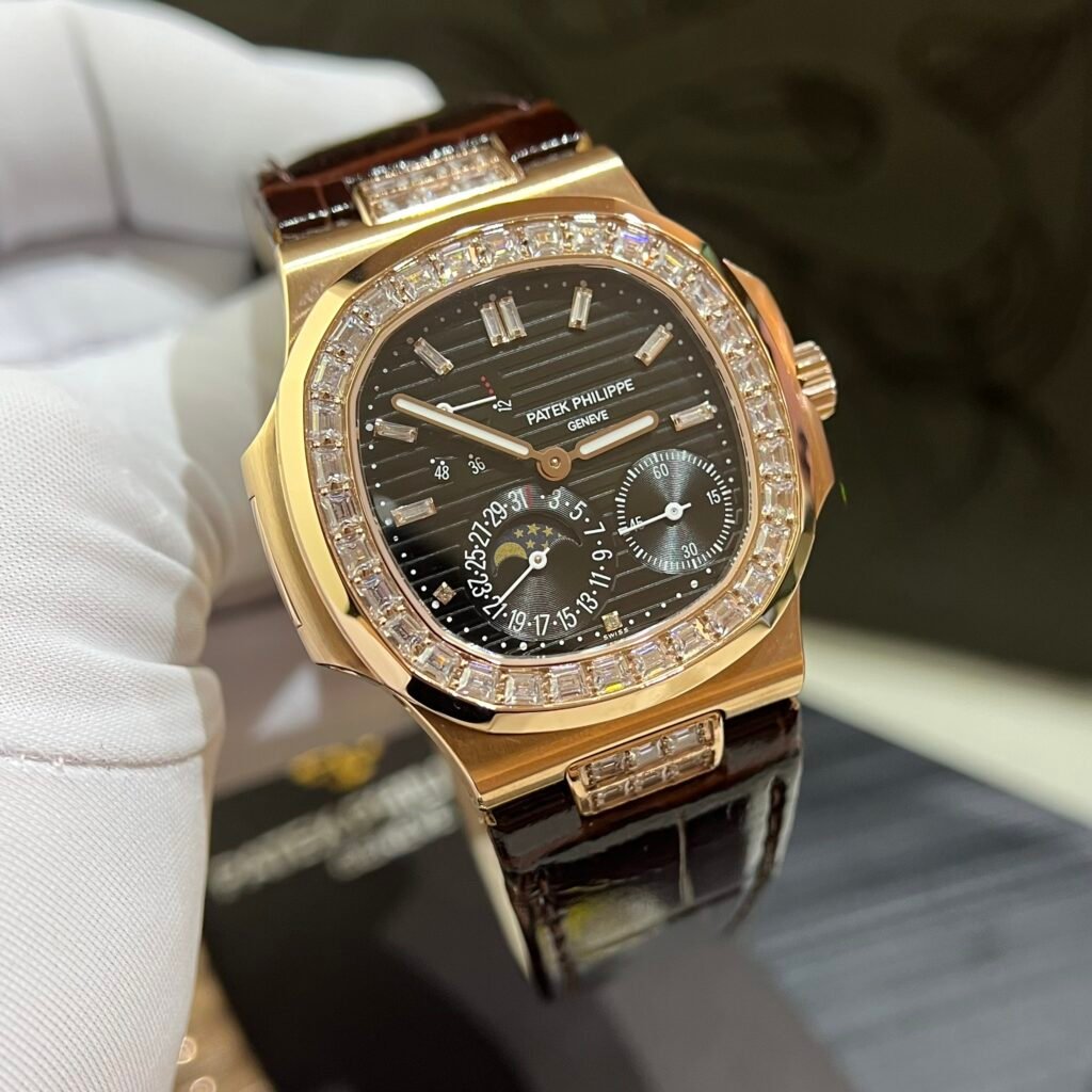 Patek Philippe Watch Nautilus 5724R Gray Dial 40mm